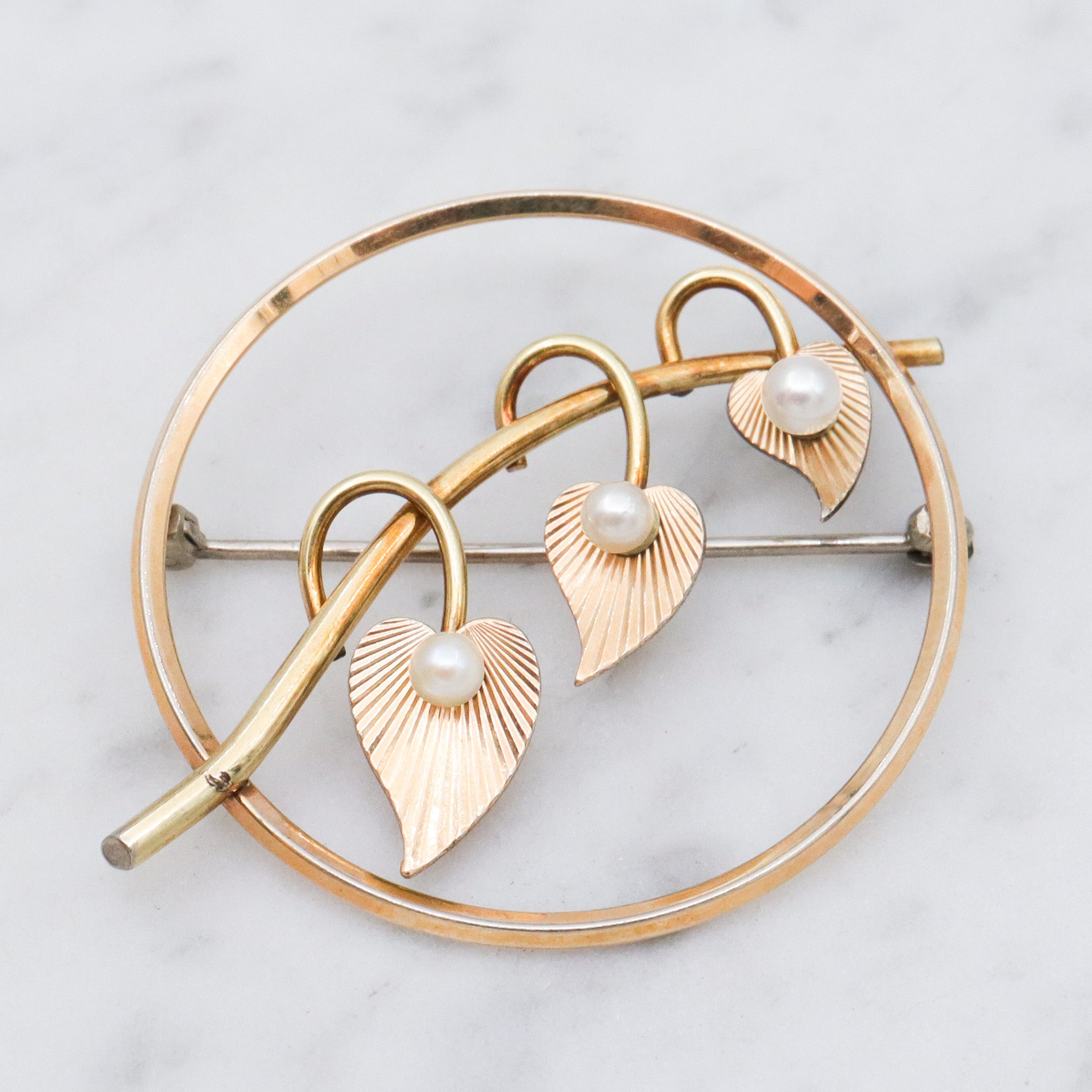 Retro Krementz gold plated circle brooch with ivy & pearls